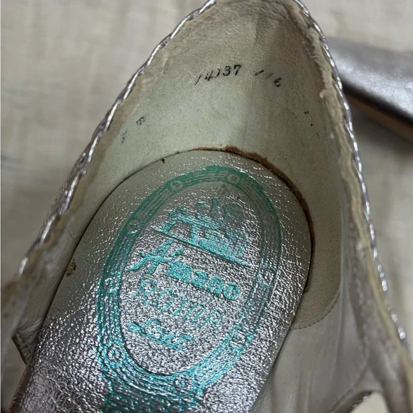 Vintage Amano Silver T-Strap Heels! - Picture 4 of 8